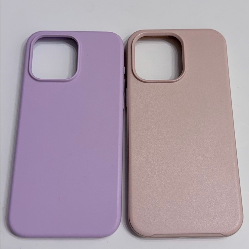 Two iPhone 15 pro max cases 🩷